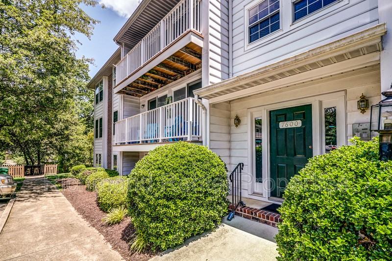 7600 Roscommon Ct #4 - Photo 3 of 21