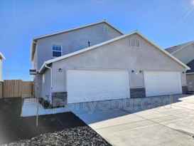 934 W Alameda St  