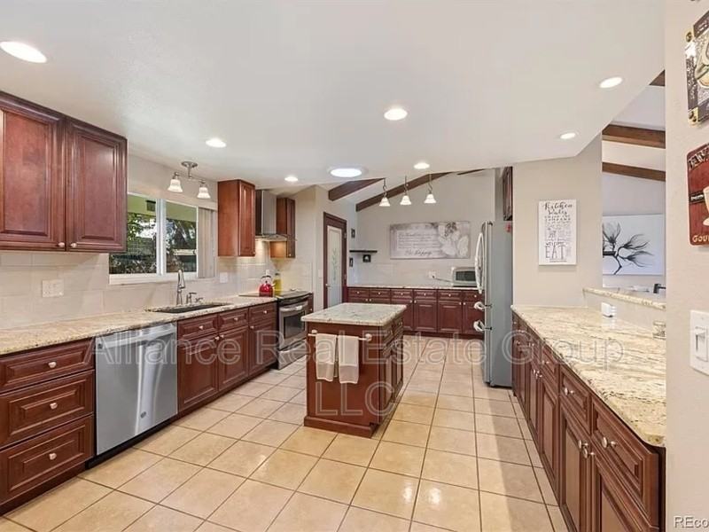 861 S Jellison Ct - Photo 3 of 10