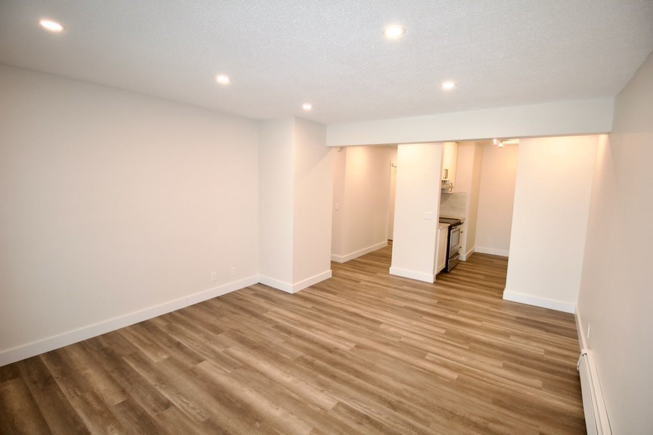 403 8 Ave Ne - Photo 3 of 31