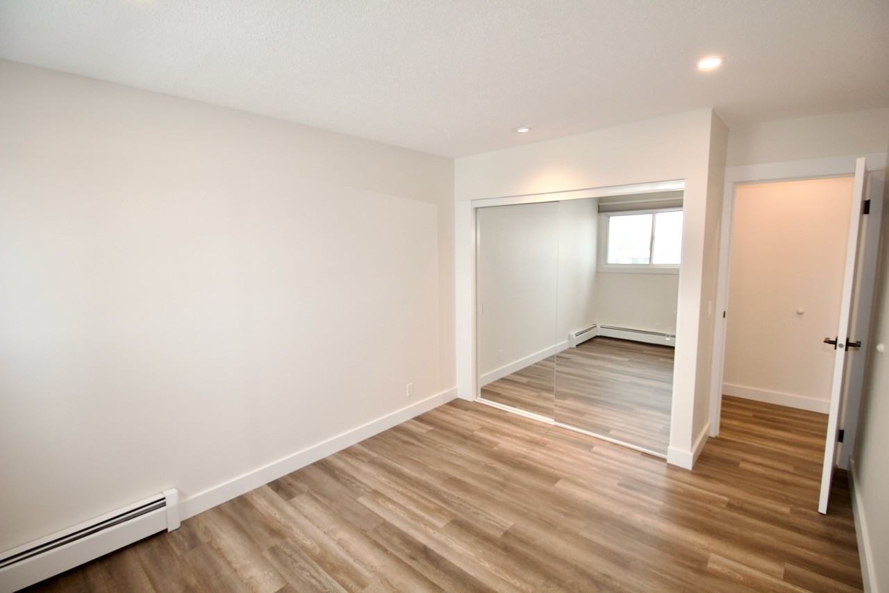 403 8 Ave Ne - Photo 5 of 31