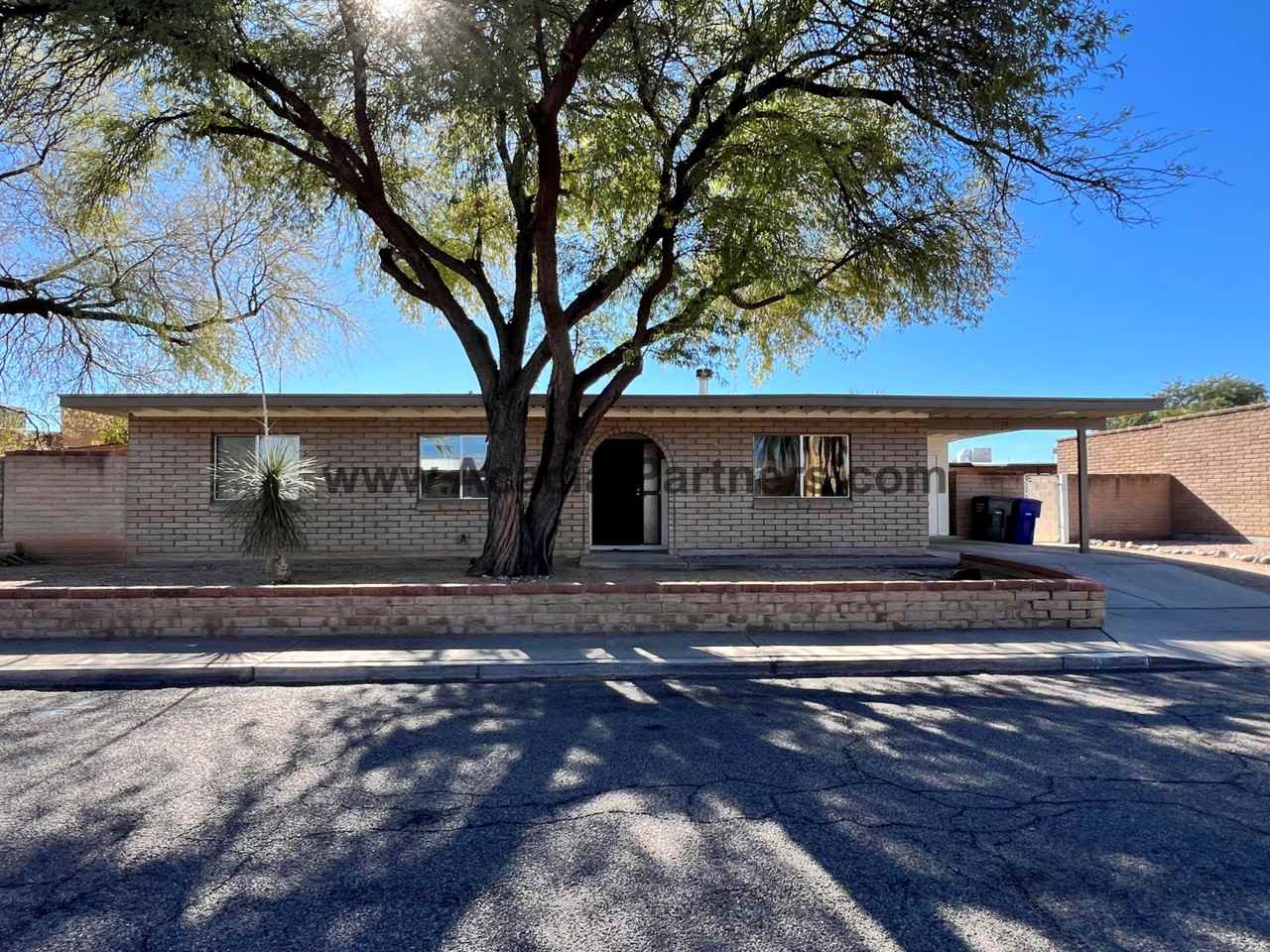 7526 E Juarez St