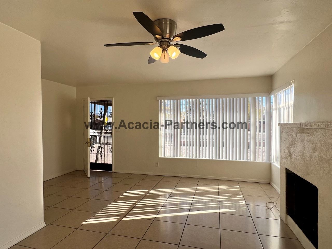 239 N Grande Ave - Photo 2 of 17