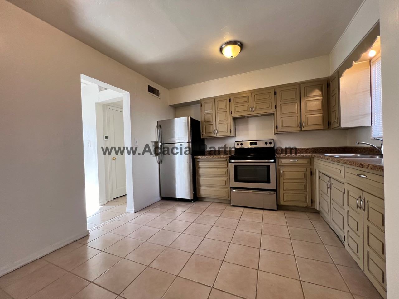 239 N Grande Ave - Photo 6 of 17