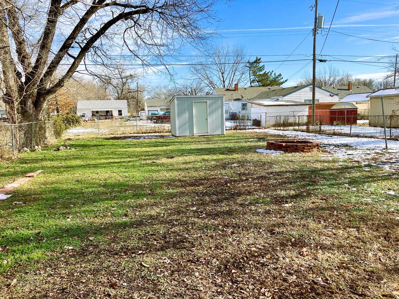 906 N Minnesota Ave - Photo 3 of 17