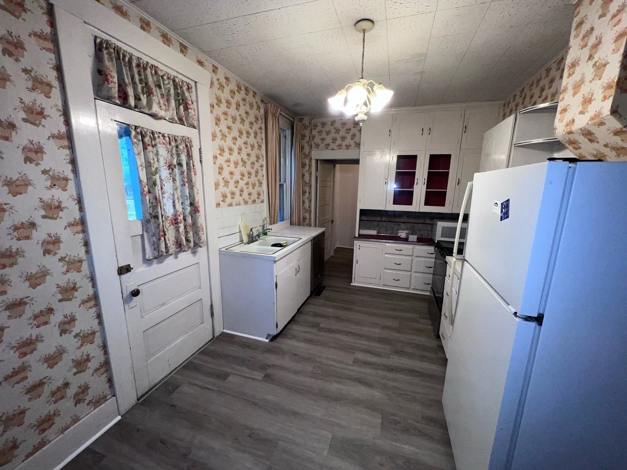 135 Nw - Photo 2 of 11