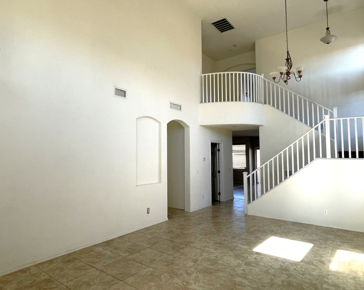 18698 E Ryan Rd - Photo 3 of 31