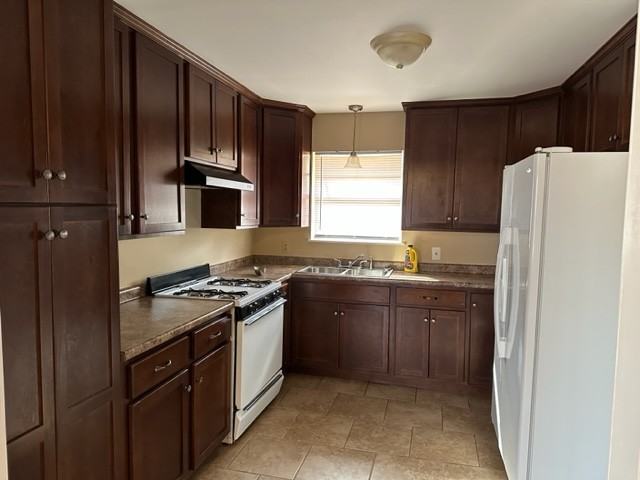 782 Starling Rd - Photo 3 of 18