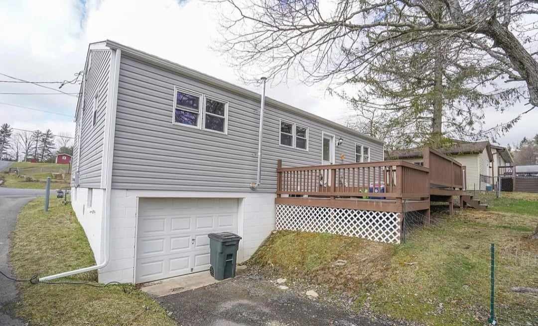 116 S Oakhall Dr - Photo 2 of 10