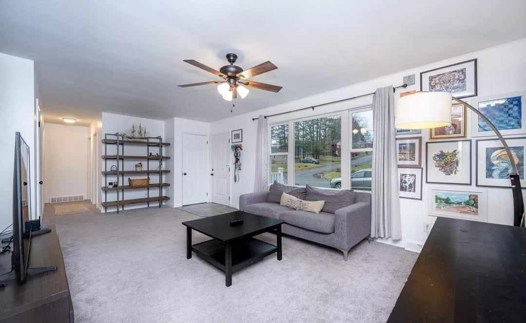 116 S Oakhall Dr - Photo 3 of 10