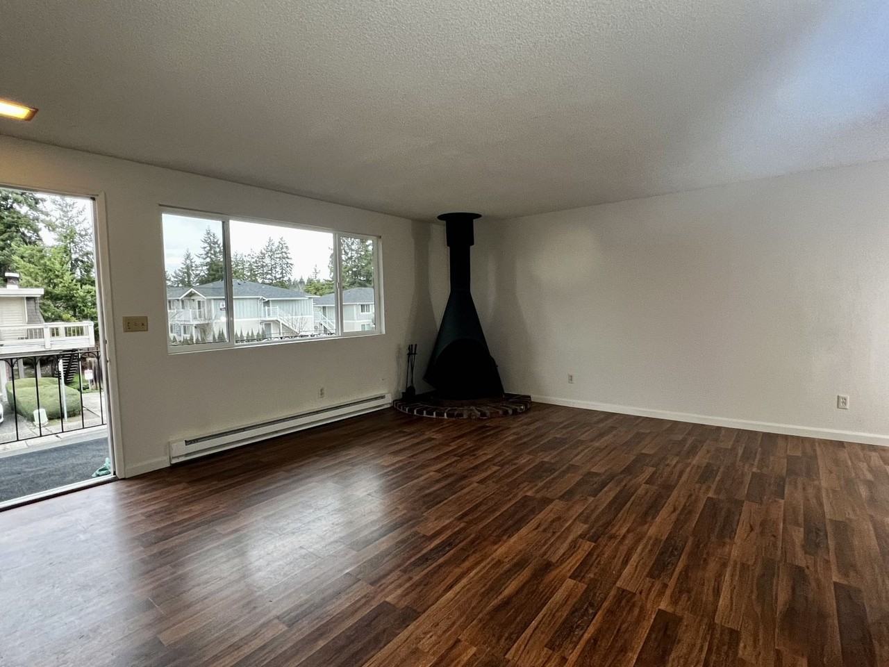 14525 Ne 6th Pl #4 - Photo 5 of 28