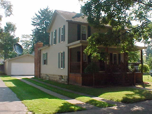 826 Hall St - Photo 2 of 15