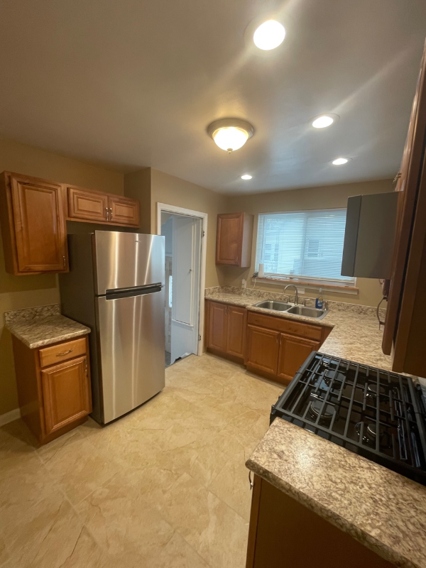 315 N Main St - Photo 3 of 27