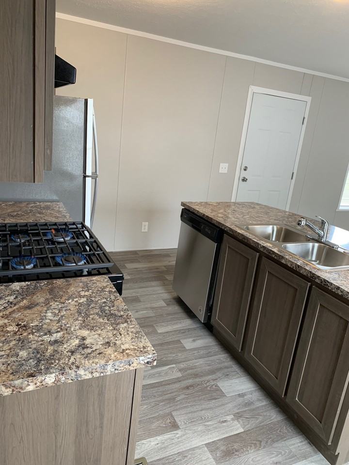 4945 North Clark Street - Photo 3 of 10