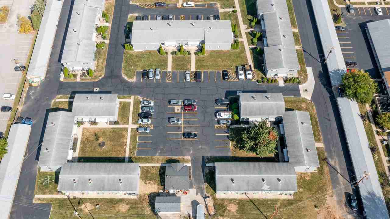 Mentor Mall Village - Photo 5 of 50