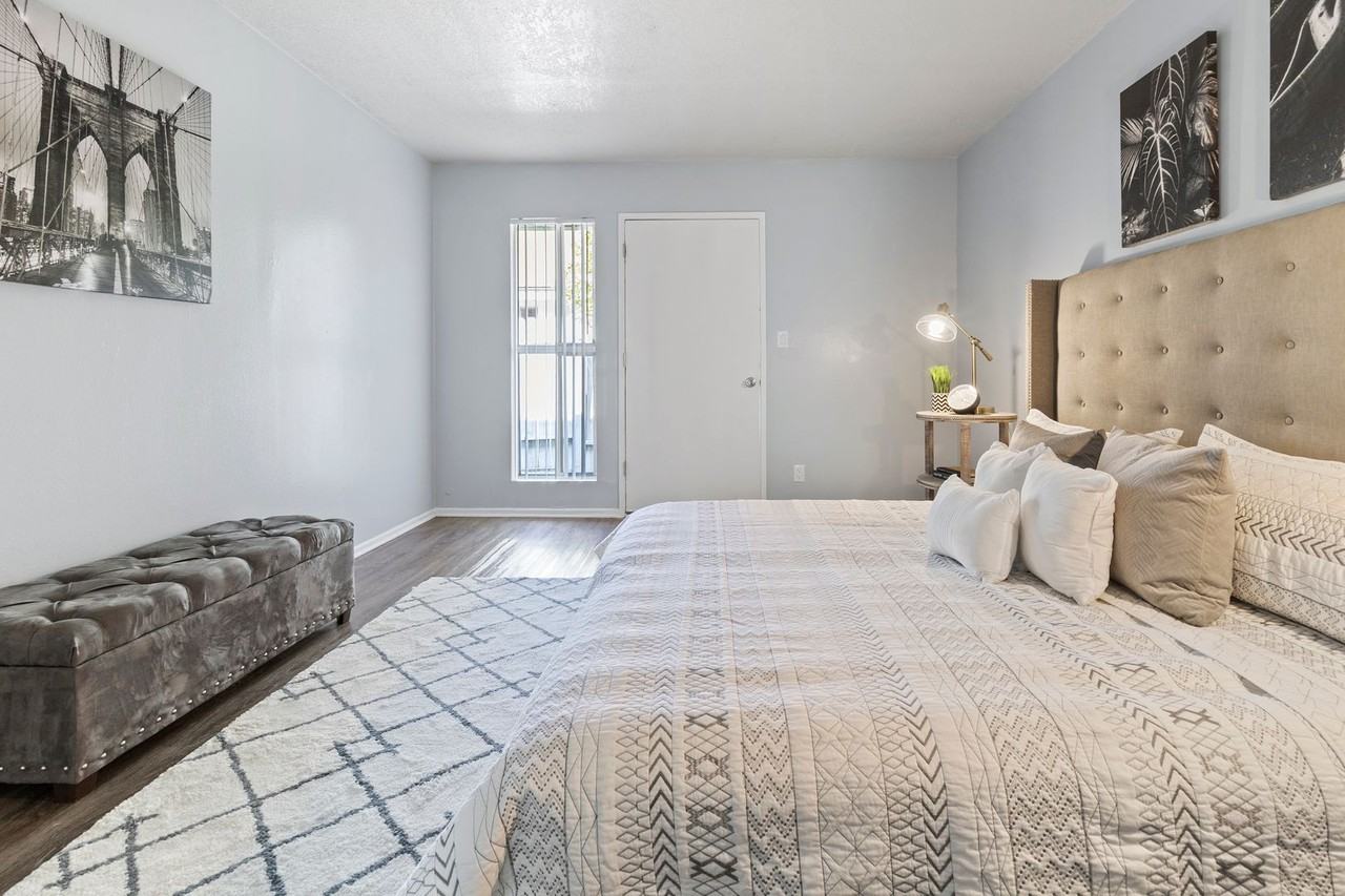 French Quarter Apartments - Photo 3 of 33