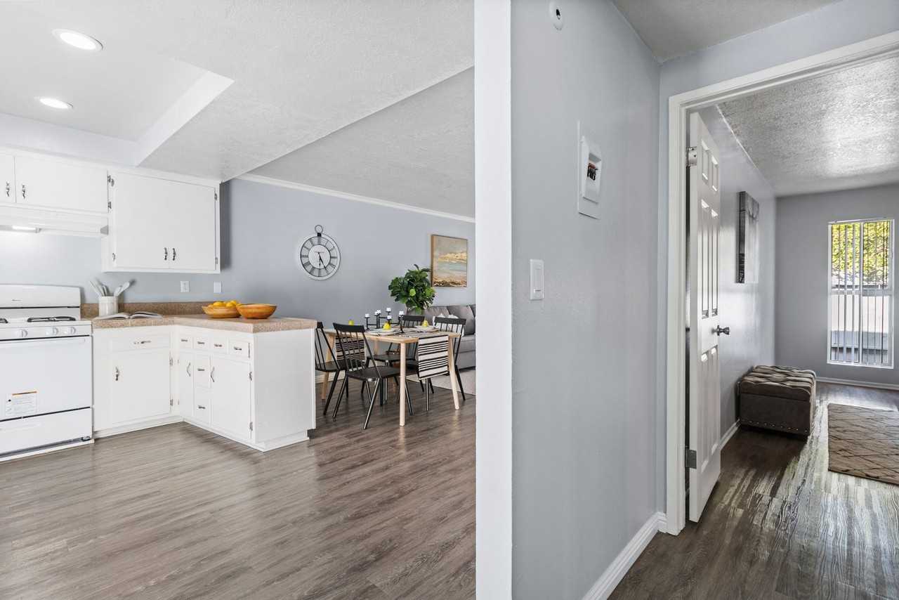 French Quarter Apartments - Photo 4 of 33