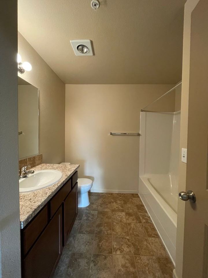 Fieldstone Apartments - Photo 4 of 50