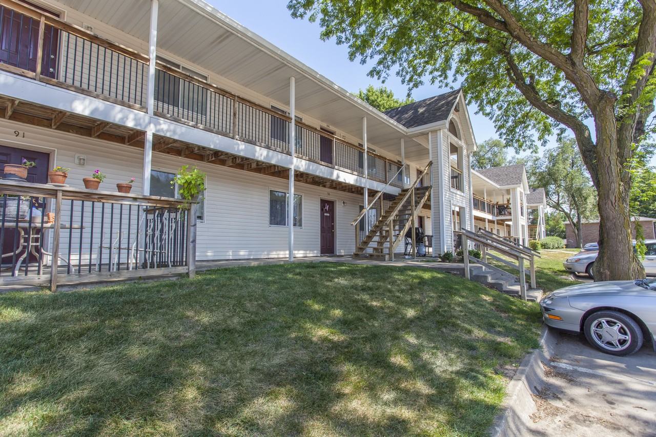 Bennett Grand Woods Apartments - Photo 5 of 30