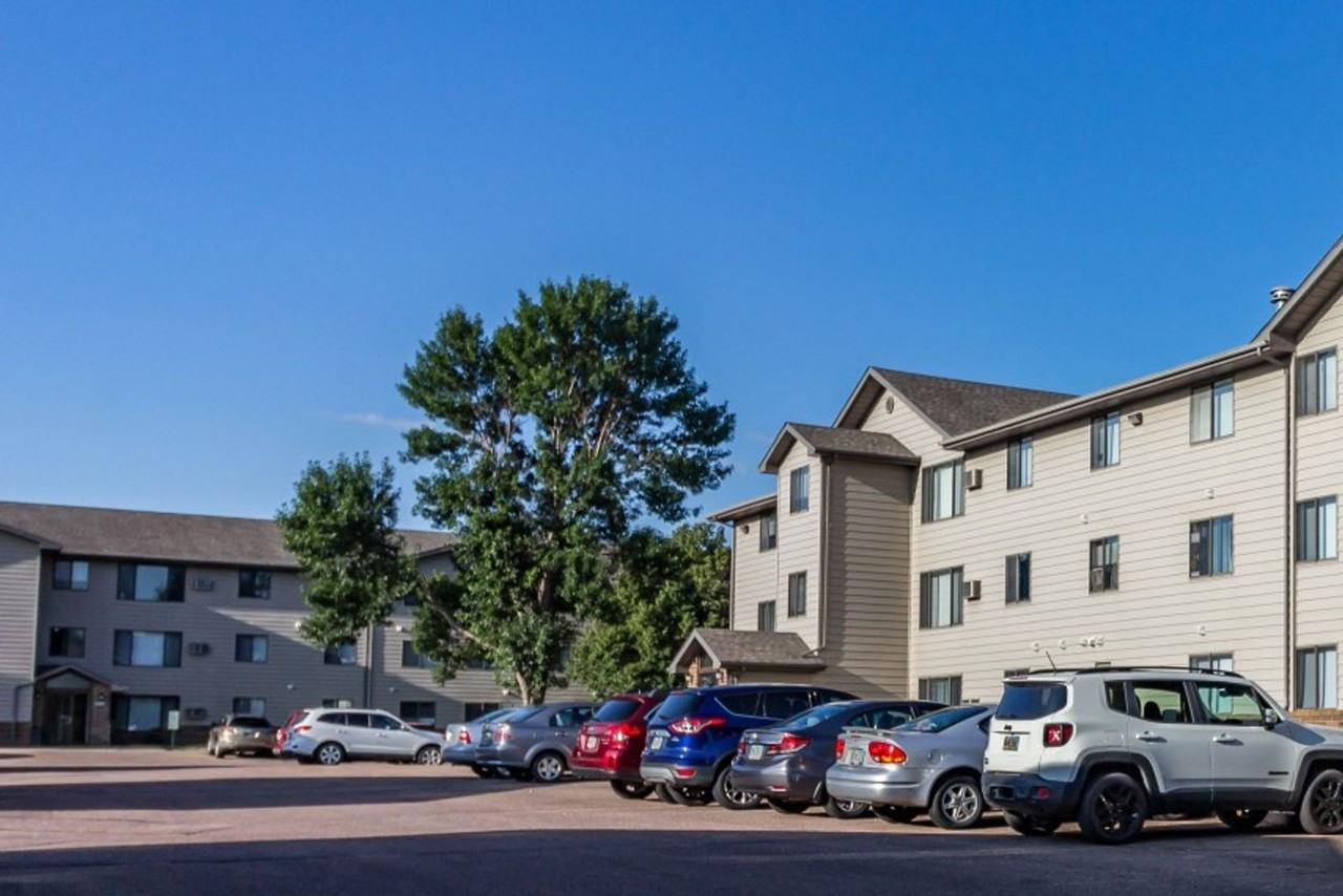 MacArthur Estates - Photo 2 of 23