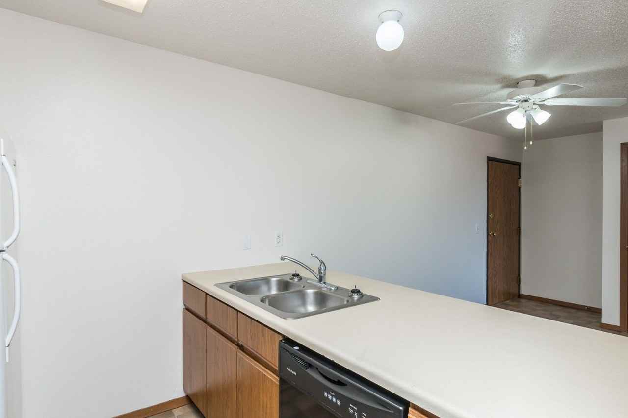 MacArthur Estates - Photo 6 of 23