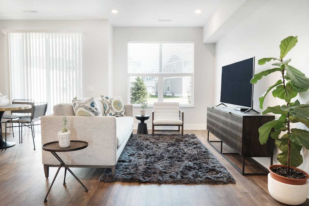 1040 Spaulding Ave SE - Photo 3 of 11