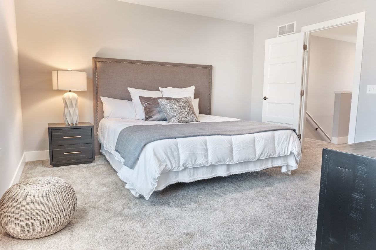 1040 Spaulding Ave SE - Photo 4 of 11