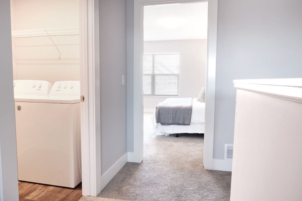 1040 Spaulding Ave SE - Photo 5 of 11