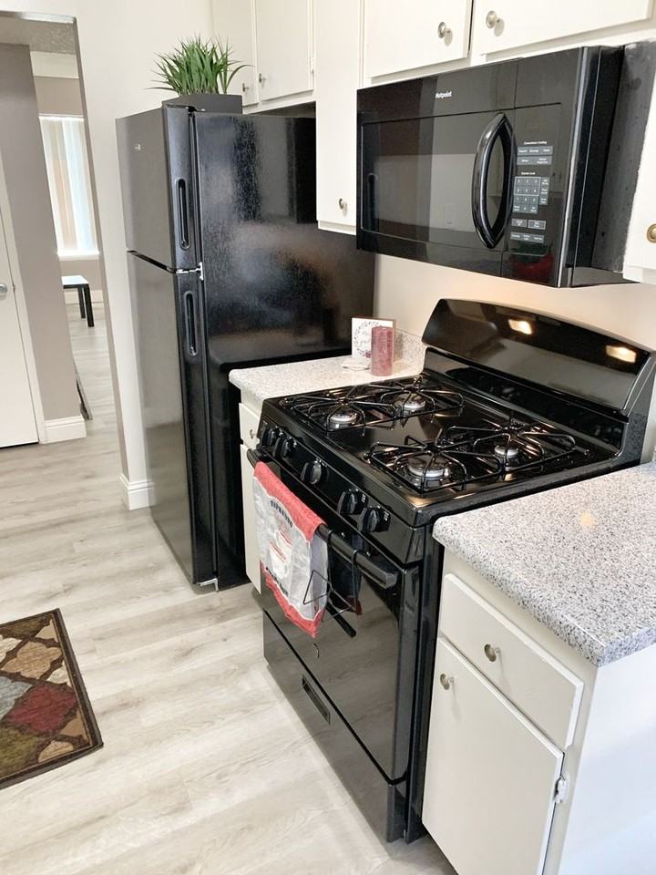 Serena Vista Apartments - Photo 4 of 35