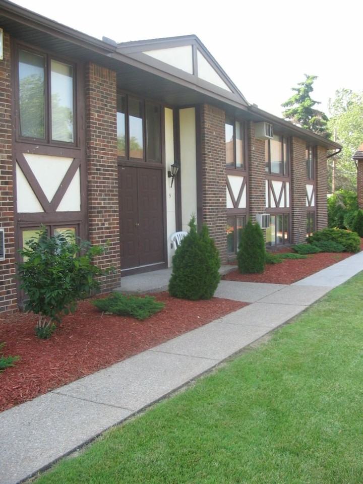 Tudor Lane Apartments - Photo 4 of 18