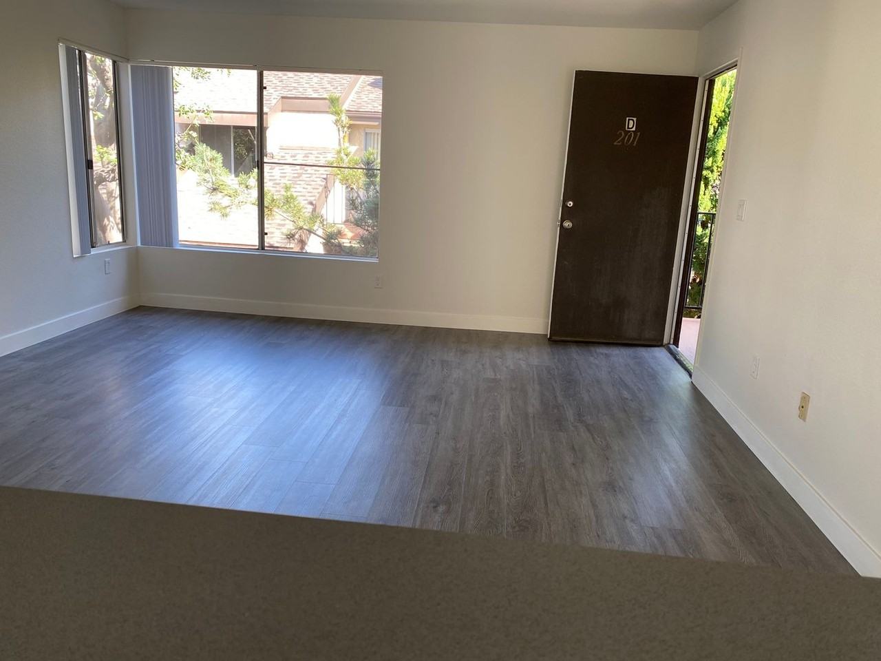 371 N. Powell Ave - Photo 2 of 31