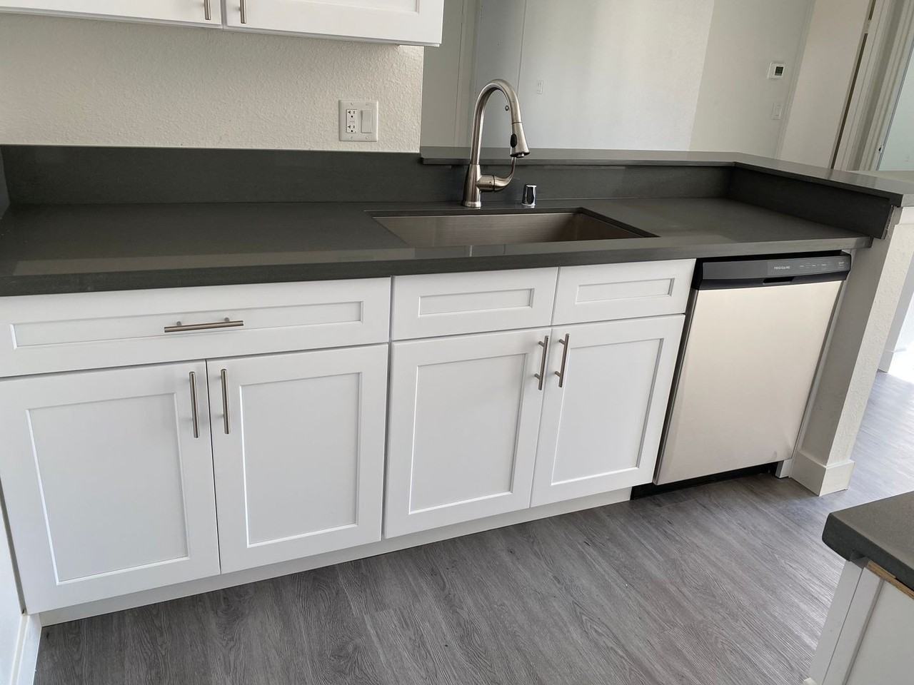 371 N. Powell Ave - Photo 4 of 31