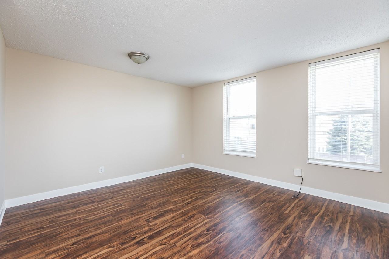 549 Senate Avenue - Photo 5 of 50