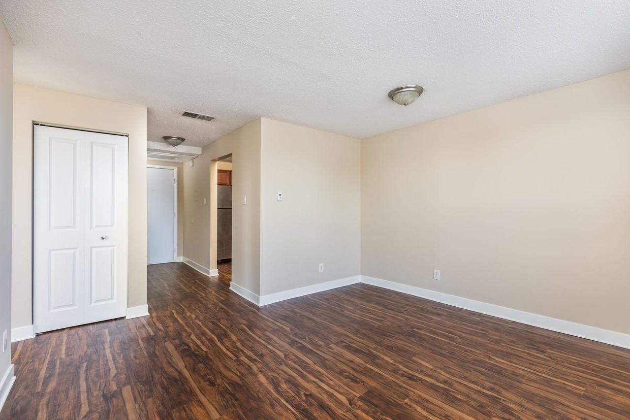 549 Senate Avenue - Photo 6 of 50