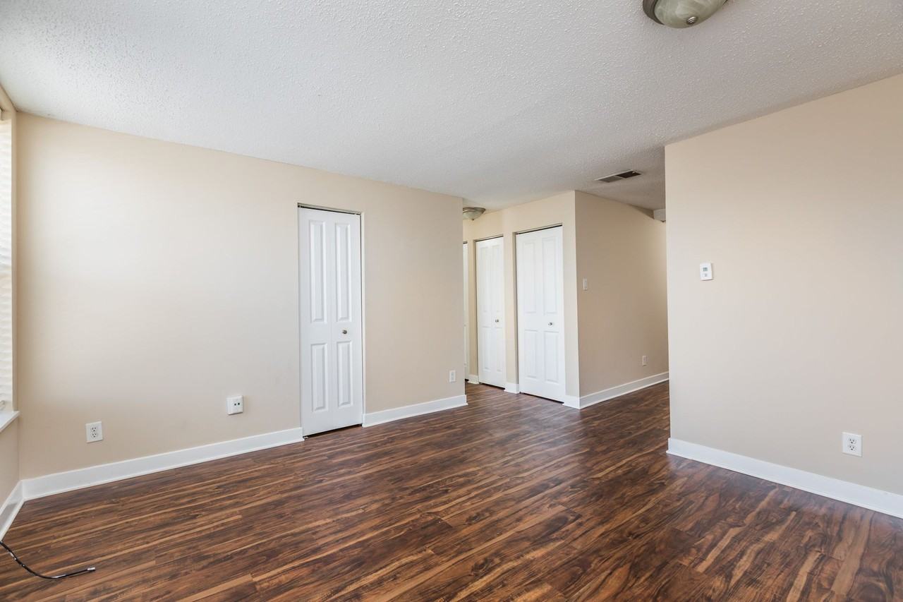 549 Senate Avenue - Photo 7 of 50