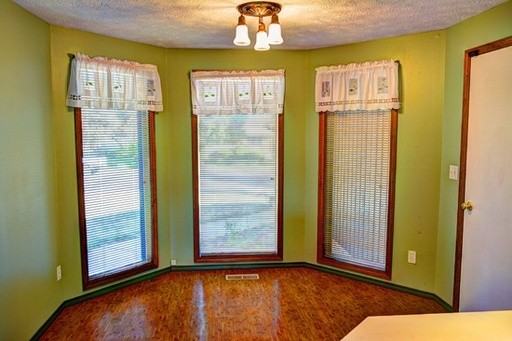 2112 S Scenic Blvd - Photo 3 of 3