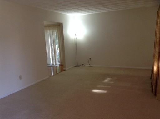 5560 Blue Sky Ct - Photo 3 of 7