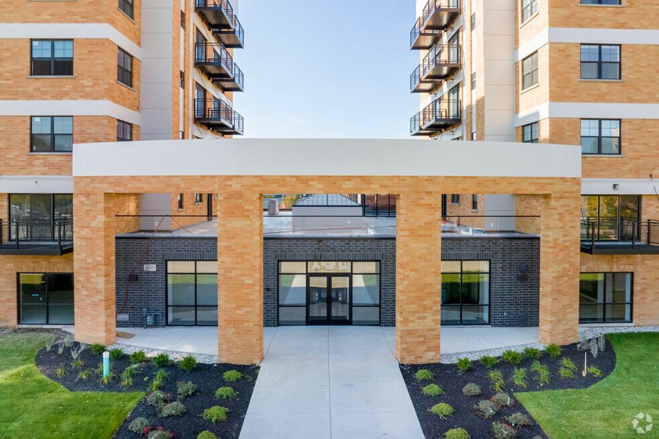 Cardinal Square - Building D1 - Photo 2 of 50