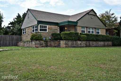 901 NW 49th St - Photo 2 of 3