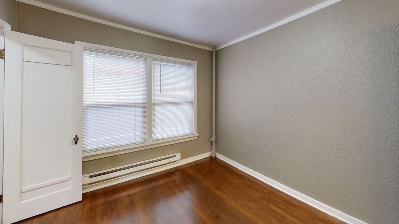 Gordon - Photo 7 of 11