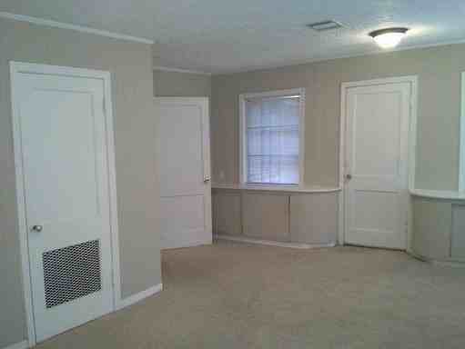 2233 Collier St - Photo 3 of 6