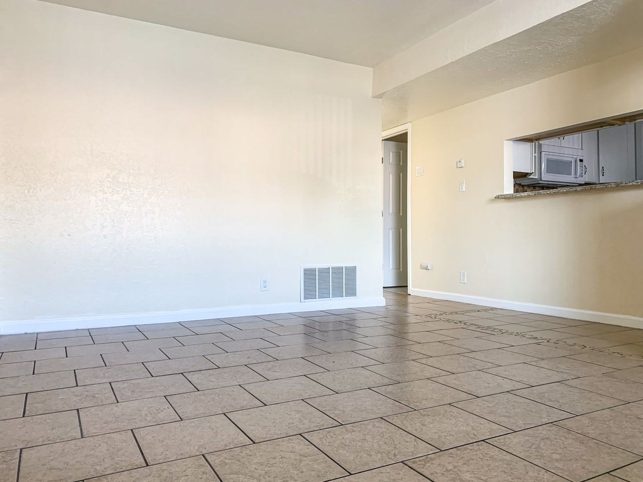 Las Vistas - Photo 6 of 39