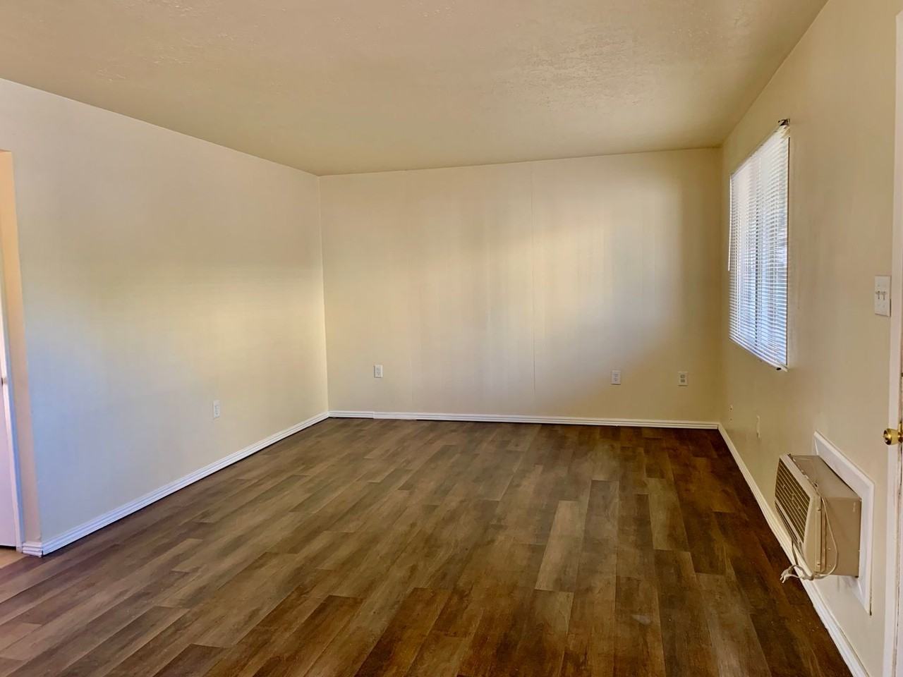 Borderman's Reef Apartments - Photo 5 of 15