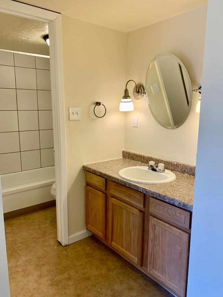 Borderman's Reef Apartments - Photo 7 of 15