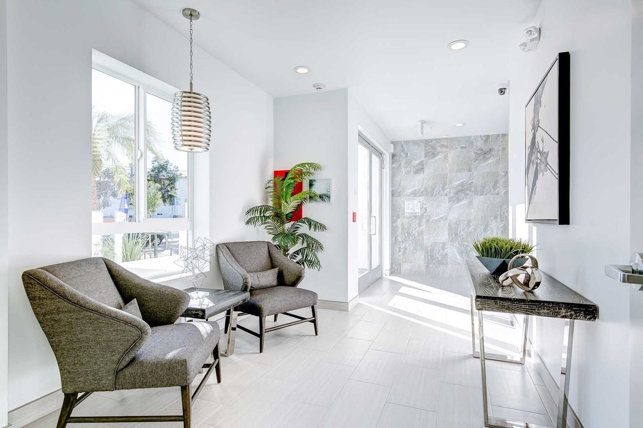 11721 Runnymede St. - Photo 4 of 43