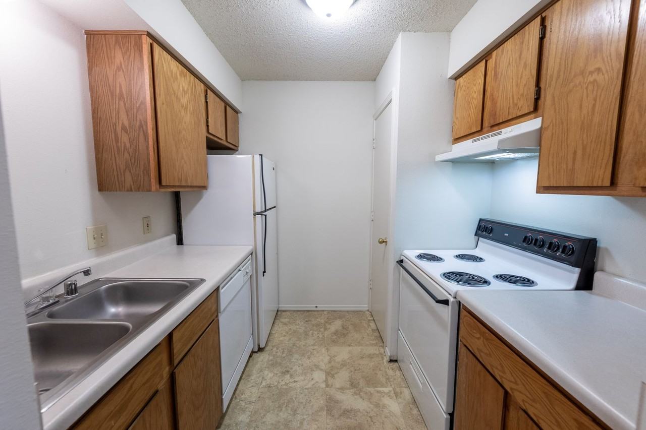 Marina Apartments - Photo 4 of 8