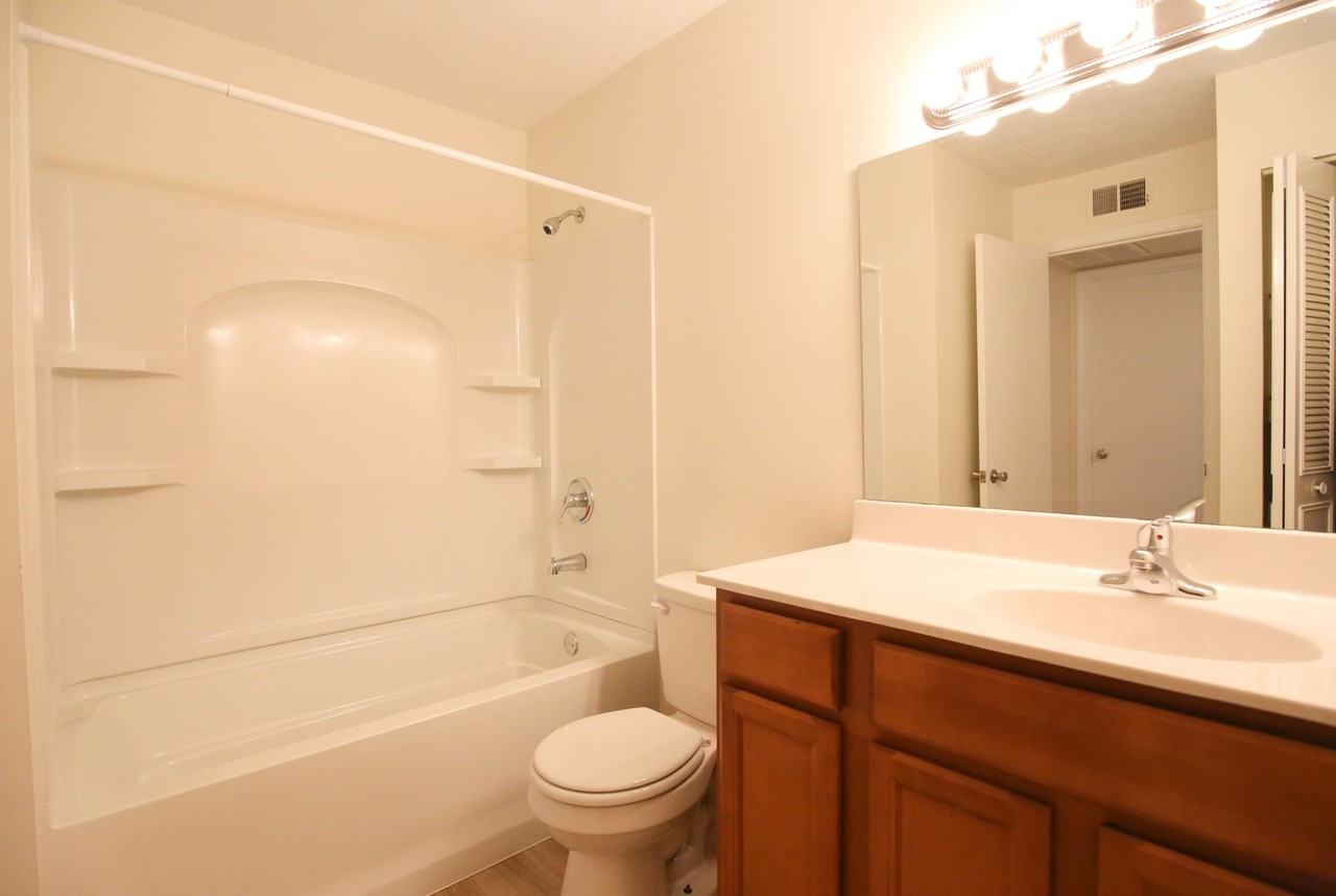 600 Cove Lake Village - Photo 5 of 34