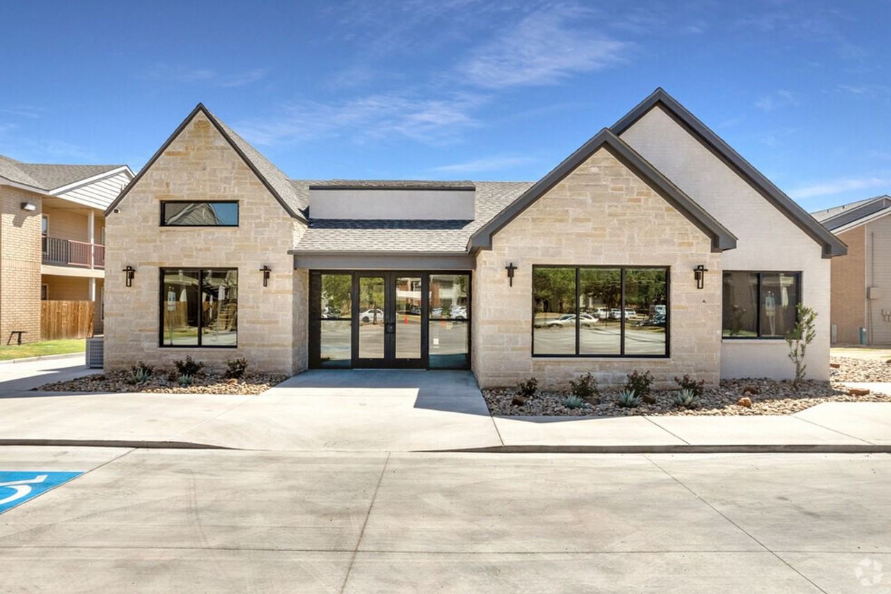 Oakridge Apartments - Photo 2 of 19