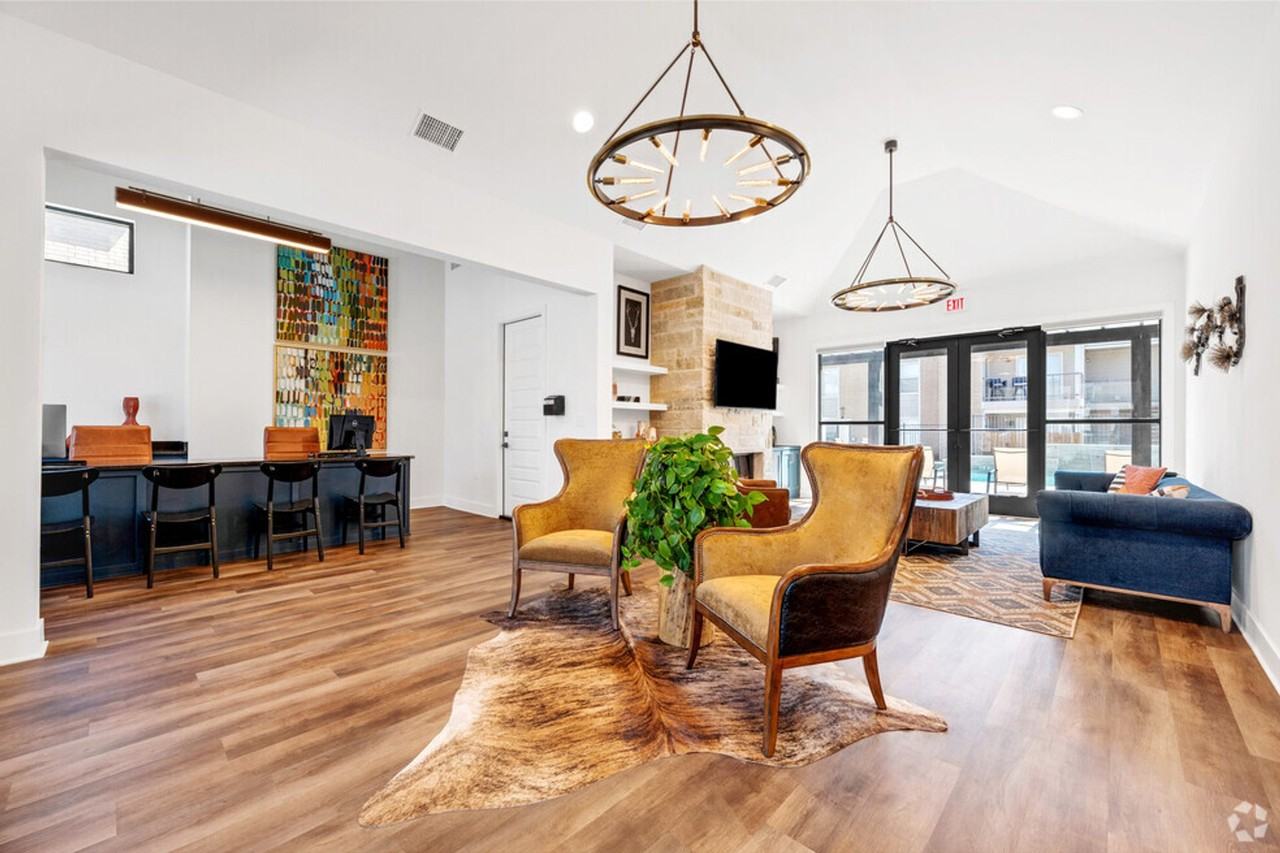 Oakridge Apartments - Photo 4 of 19