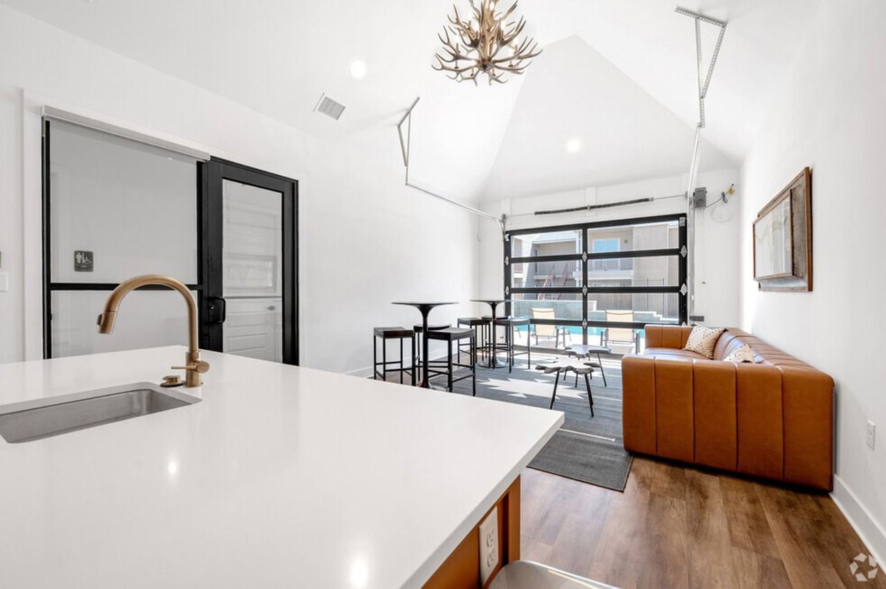 Oakridge Apartments - Photo 6 of 19